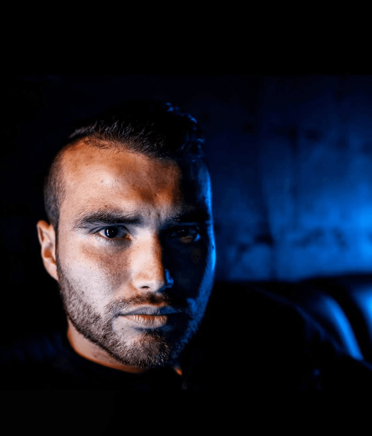 Portrait d'Izzy Lokko, vidéaste et photographe événementiel à Paris